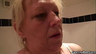 granny gets her ass banged by an young pickuper